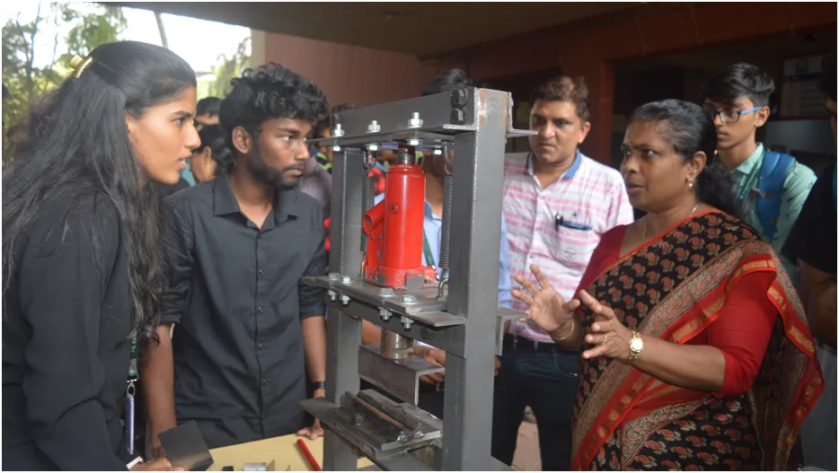 Manual Operated Mini Hydraulic Press Machine.webp picture